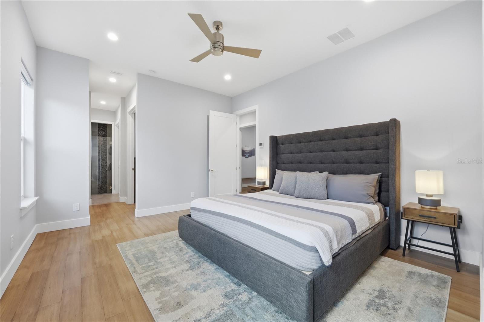 Image 16 of 41 For 952 La Salle Avenue