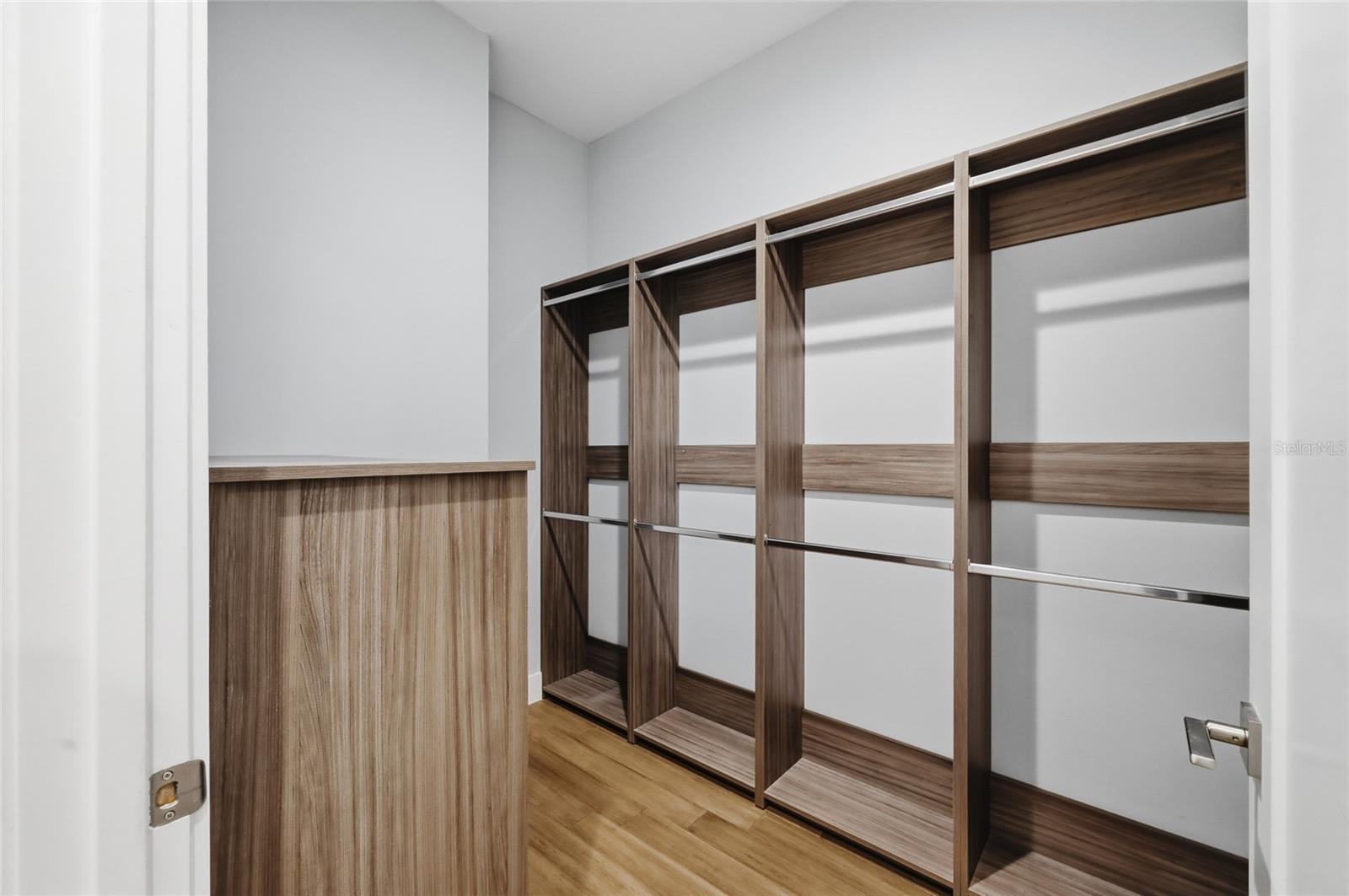 Image 17 of 41 For 952 La Salle Avenue