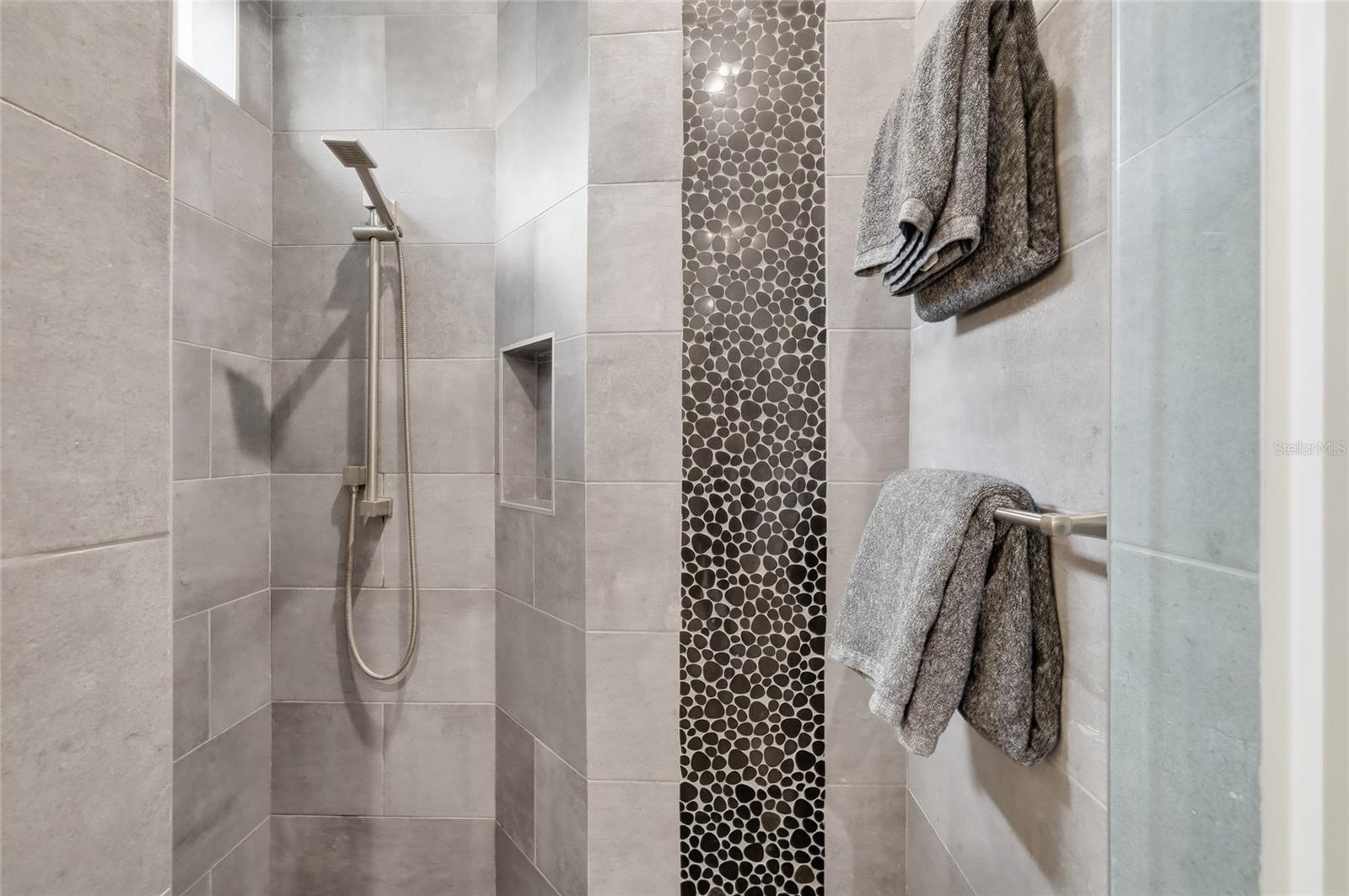 Image 19 of 41 For 952 La Salle Avenue