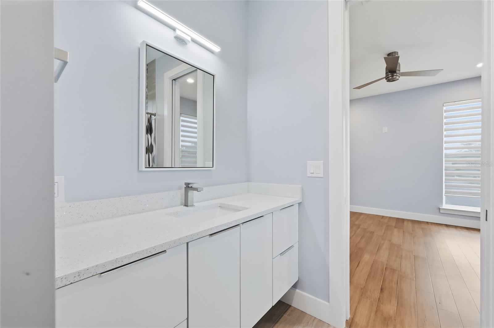 Image 28 of 41 For 952 La Salle Avenue