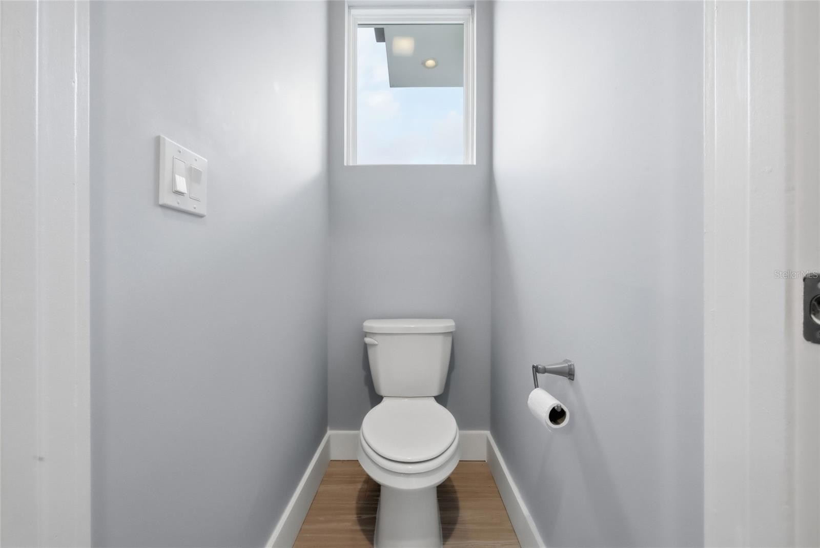 Image 29 of 41 For 952 La Salle Avenue