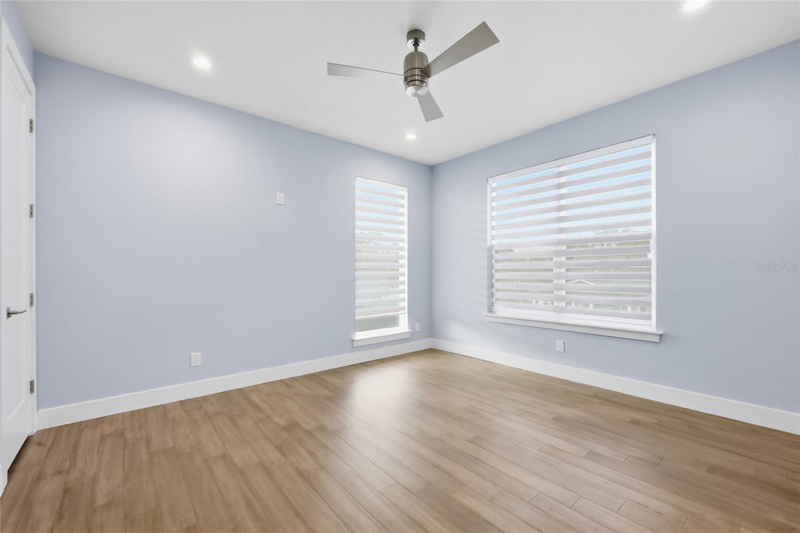 Image 31 of 41 For 952 La Salle Avenue