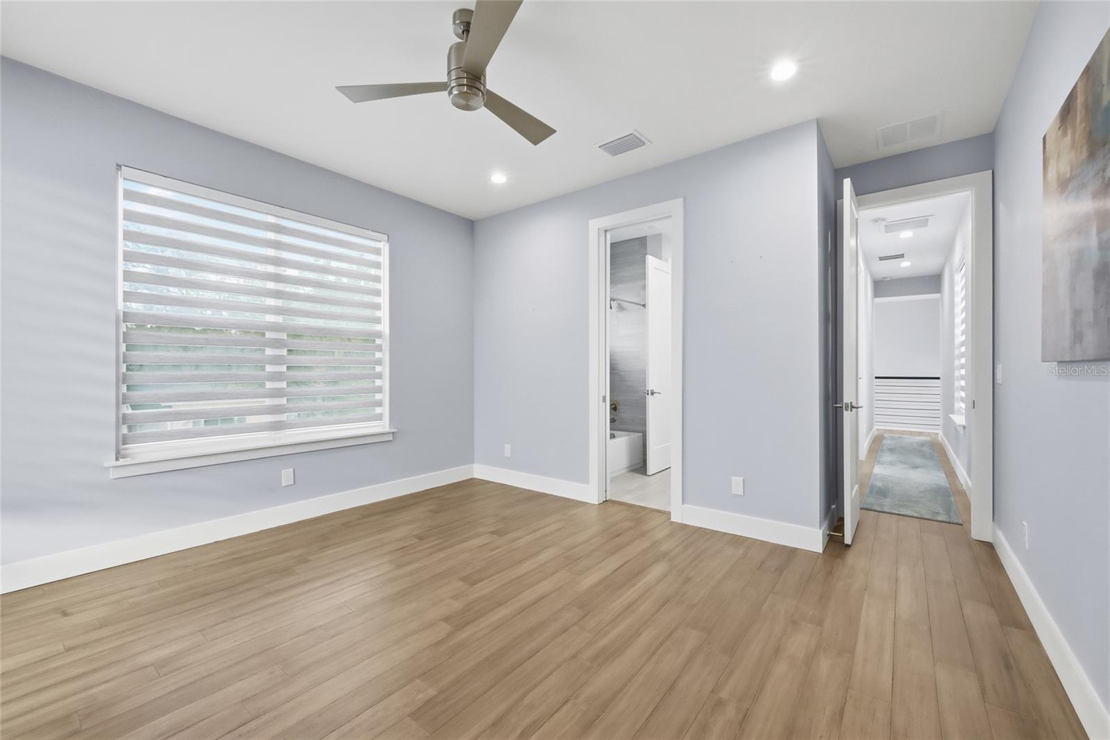 Image 32 of 41 For 952 La Salle Avenue