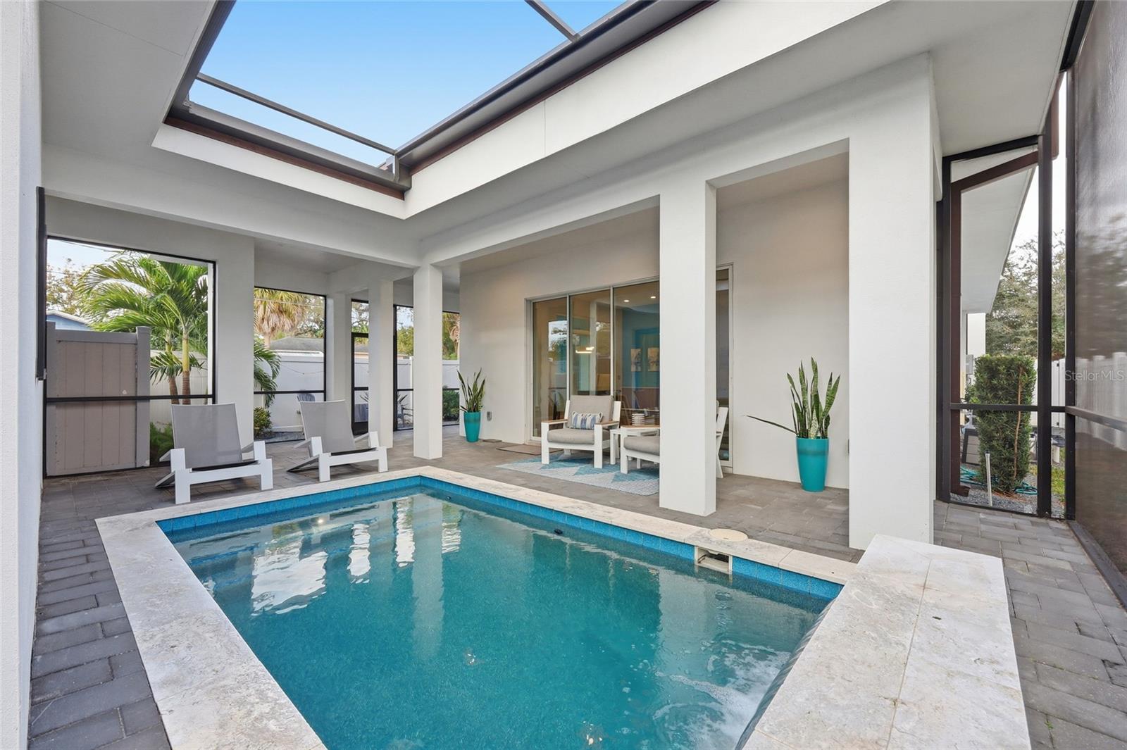 Image 36 of 41 For 952 La Salle Avenue