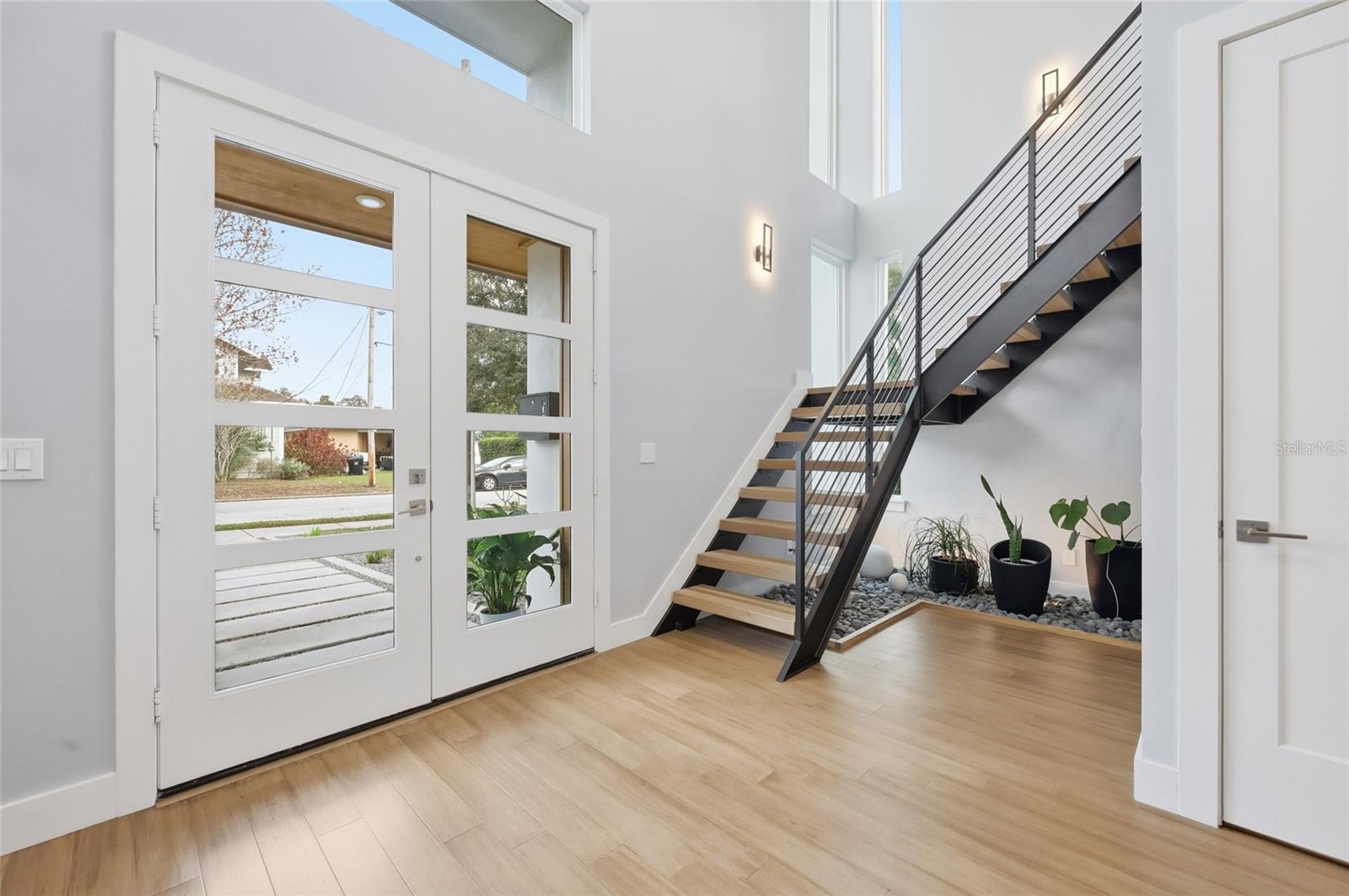 Image 4 of 41 For 952 La Salle Avenue