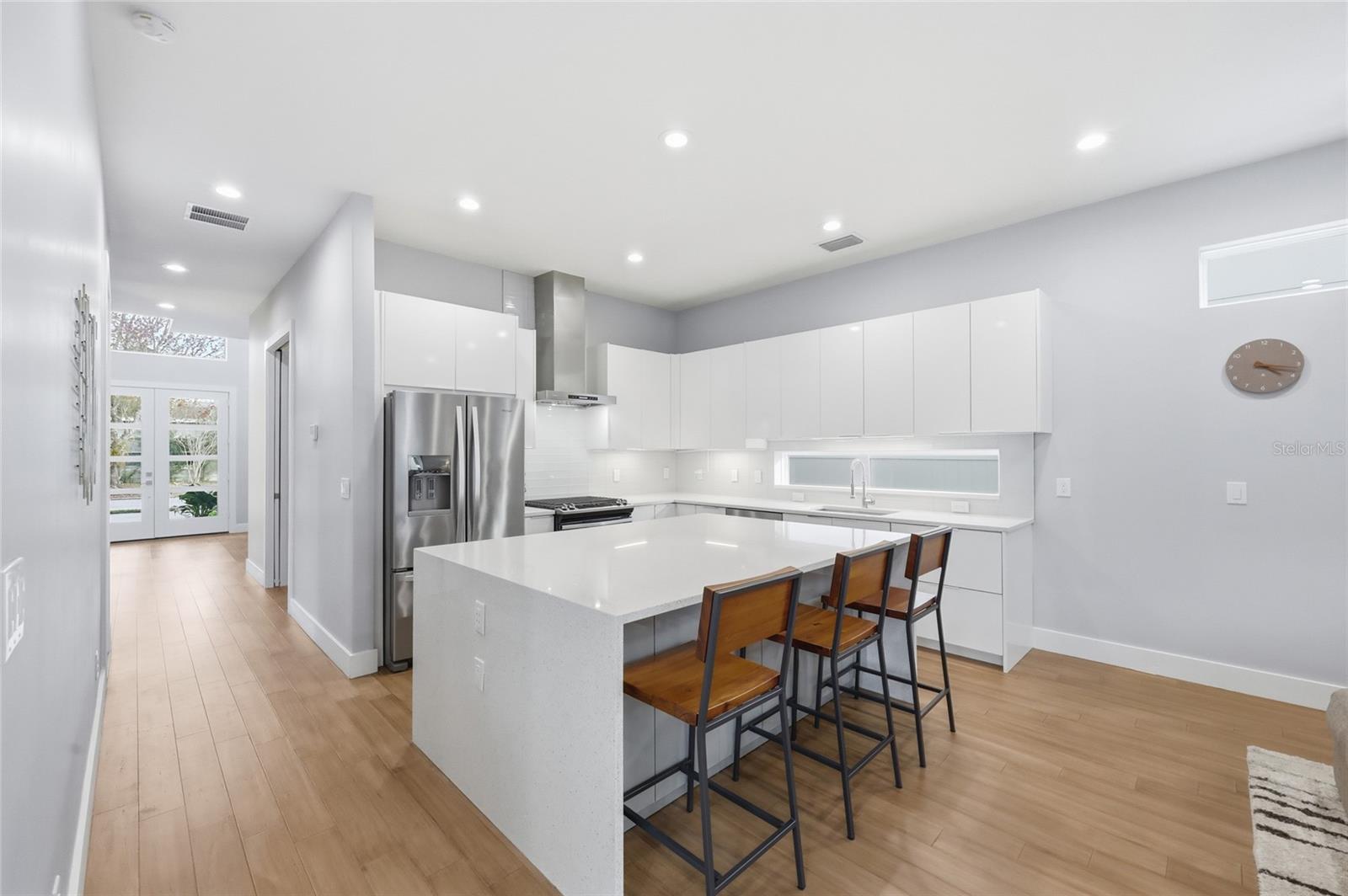 Image 8 of 41 For 952 La Salle Avenue