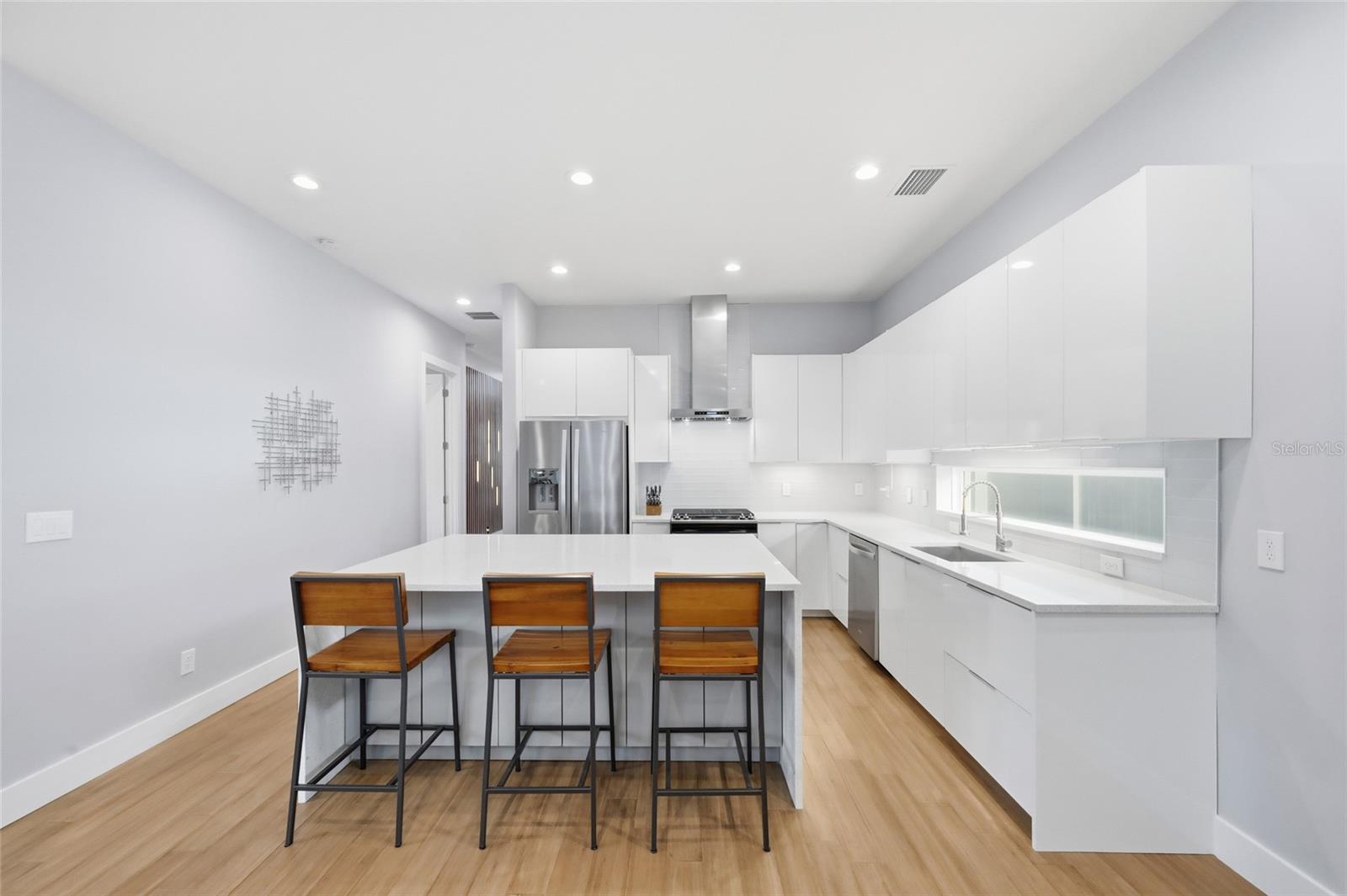 Image 9 of 41 For 952 La Salle Avenue