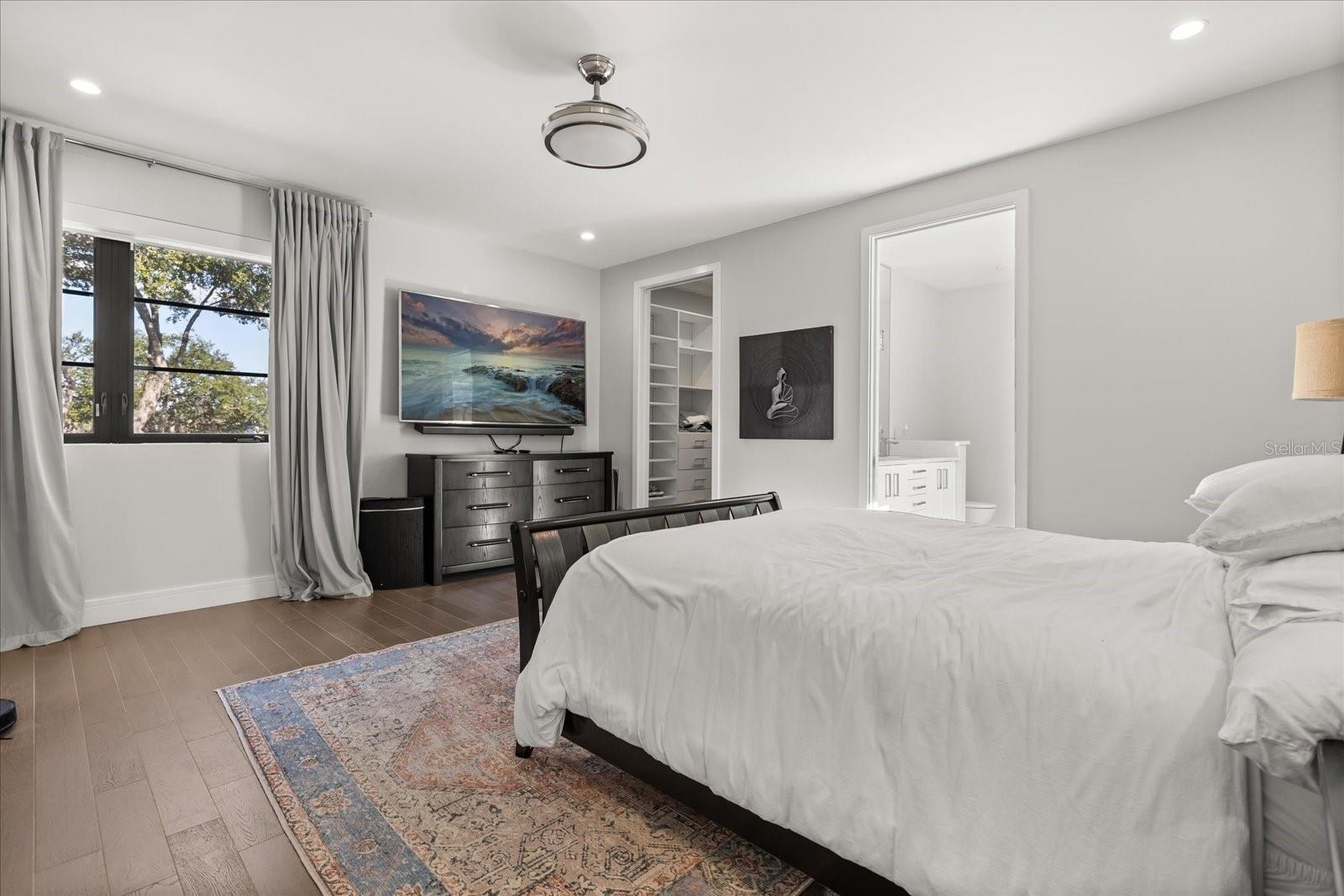 Image 18 of 43 For 1049 Kentucky Avenue