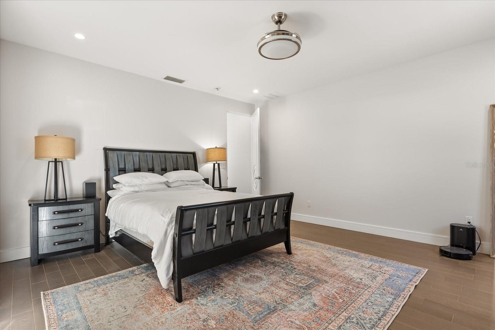 Image 19 of 43 For 1049 Kentucky Avenue