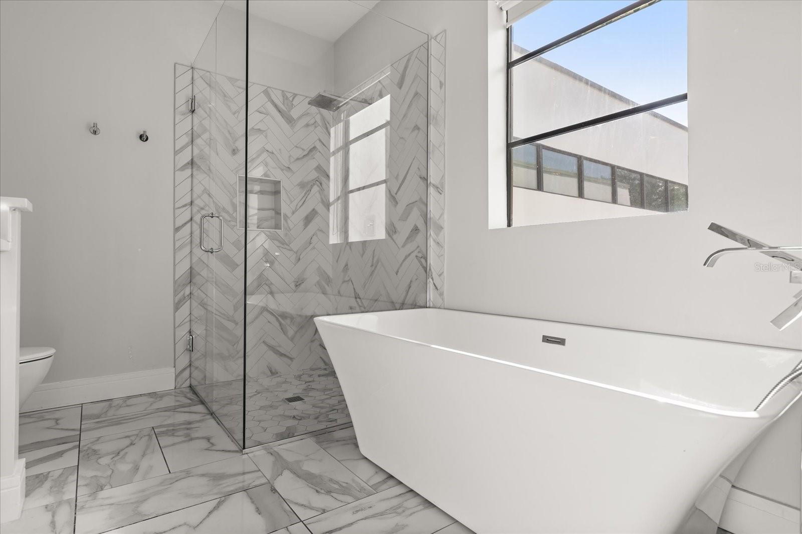 Image 21 of 43 For 1049 Kentucky Avenue