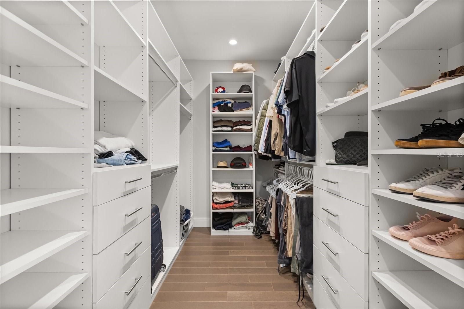 Image 23 of 43 For 1049 Kentucky Avenue