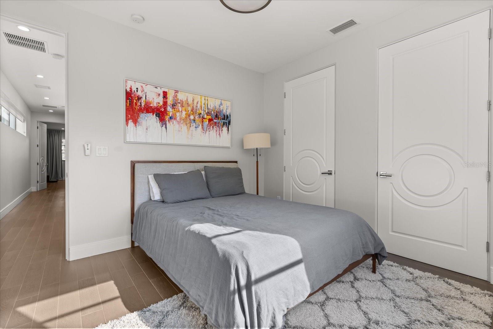 Image 29 of 43 For 1049 Kentucky Avenue