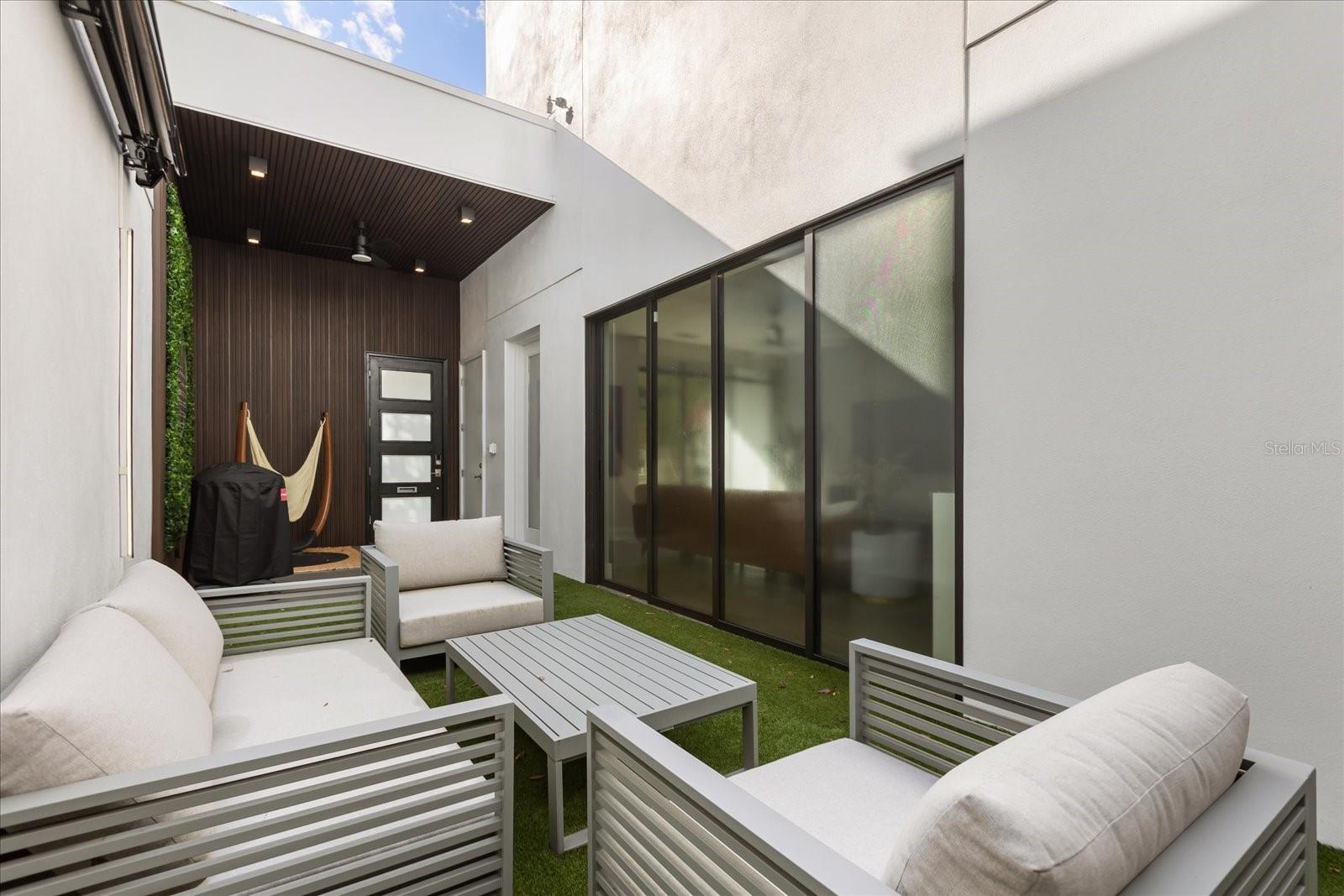 Image 31 of 43 For 1049 Kentucky Avenue