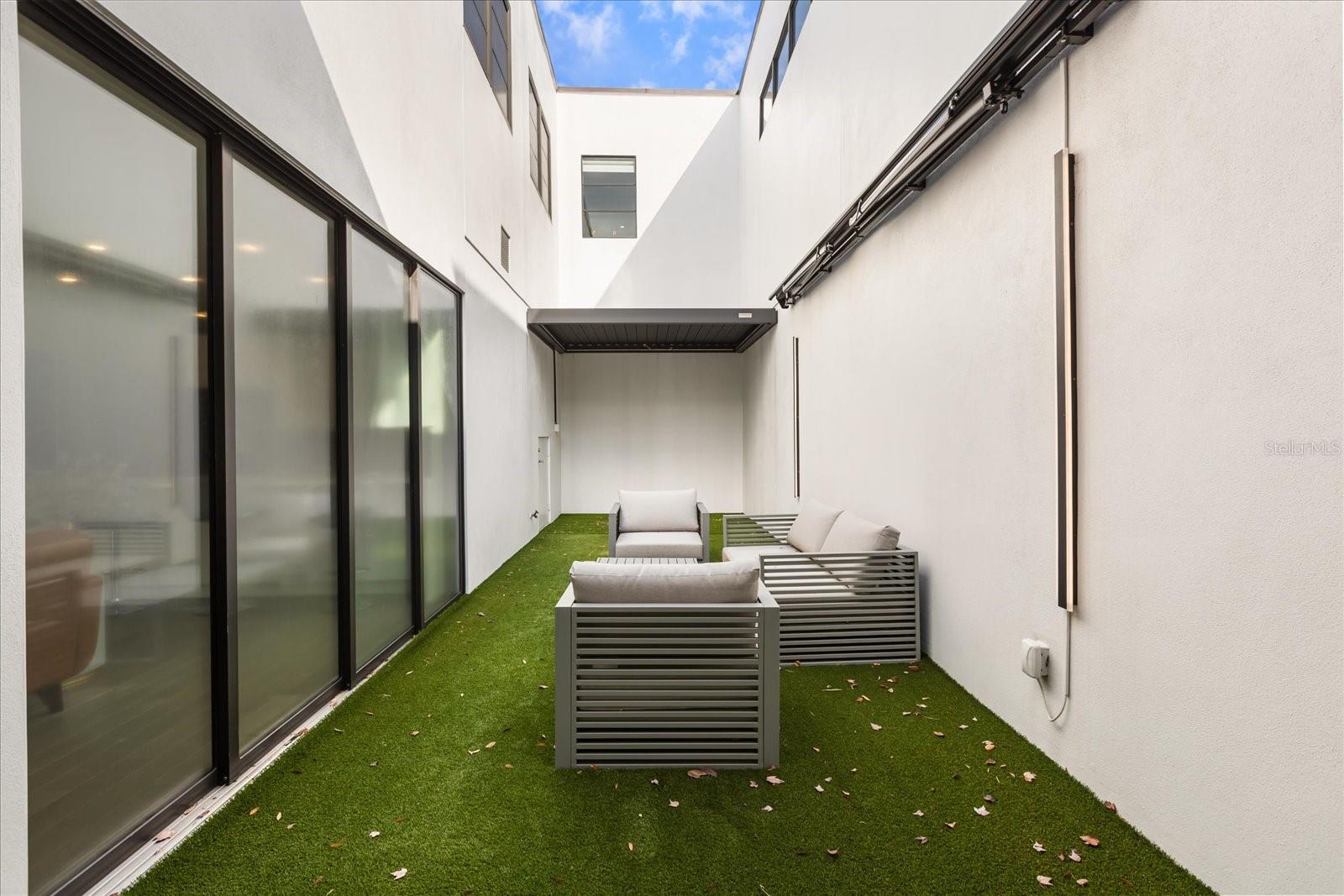 Image 34 of 43 For 1049 Kentucky Avenue