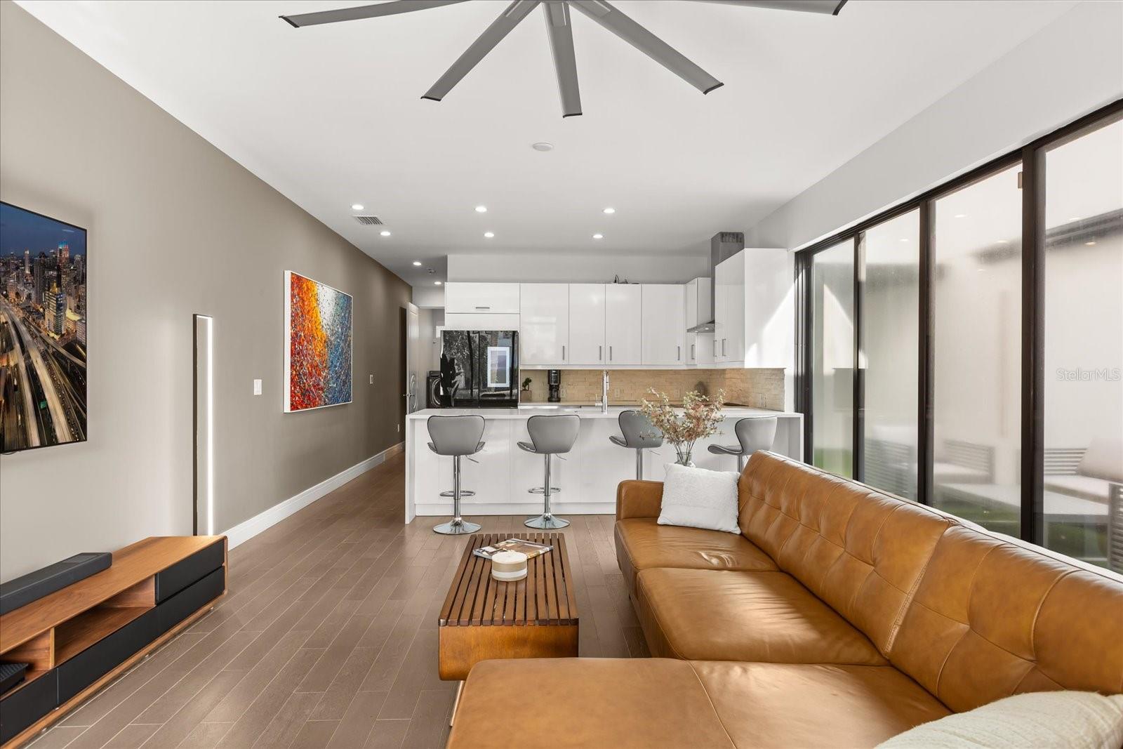 Image 6 of 43 For 1049 Kentucky Avenue