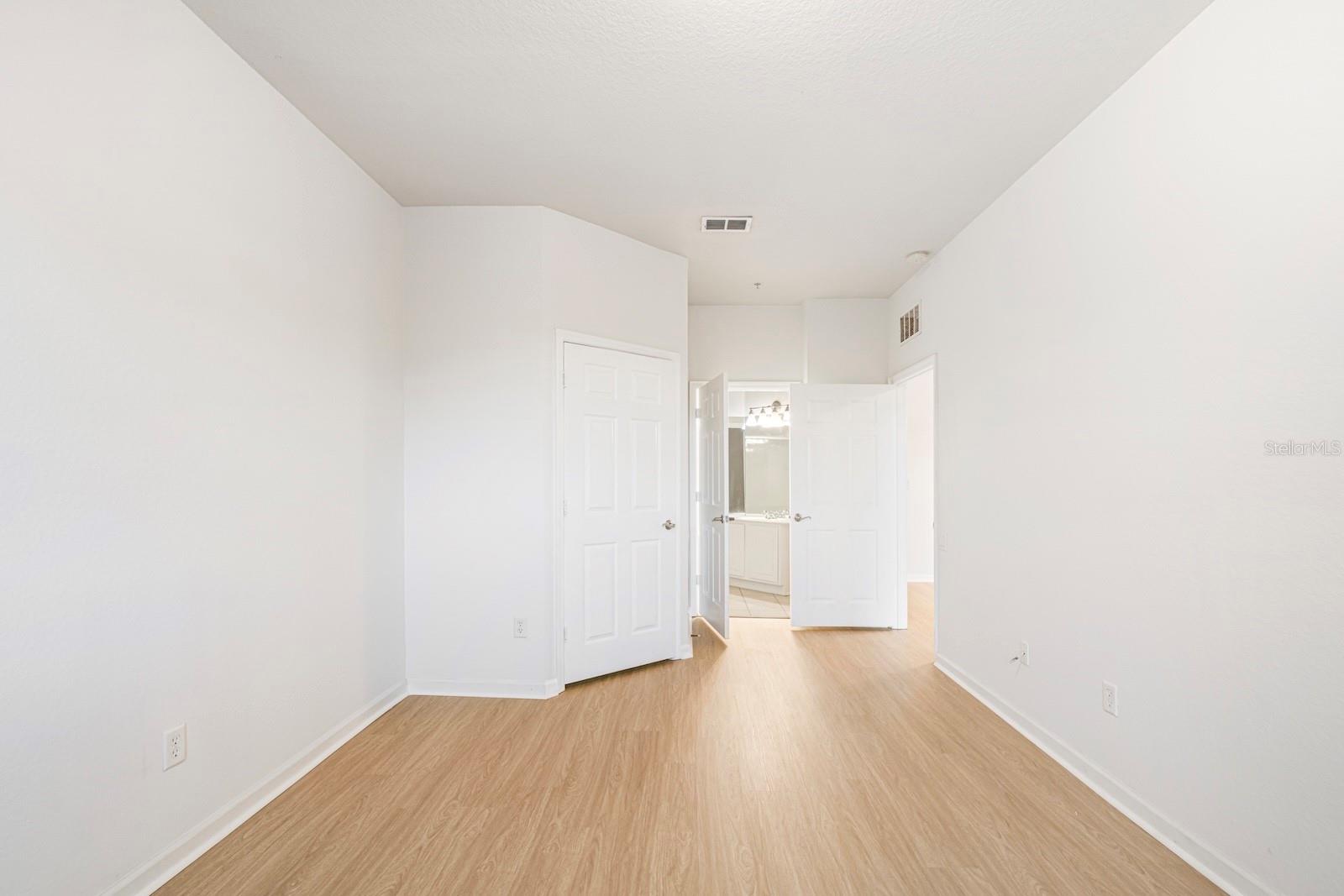 Image 6 of 16 For 3332 Robert Trent Jones Drive 30303