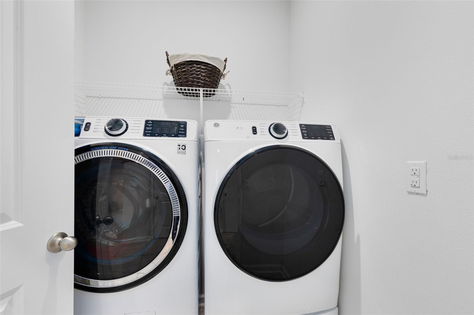 Image 14 of 28 For 373 Siesta Vista Court