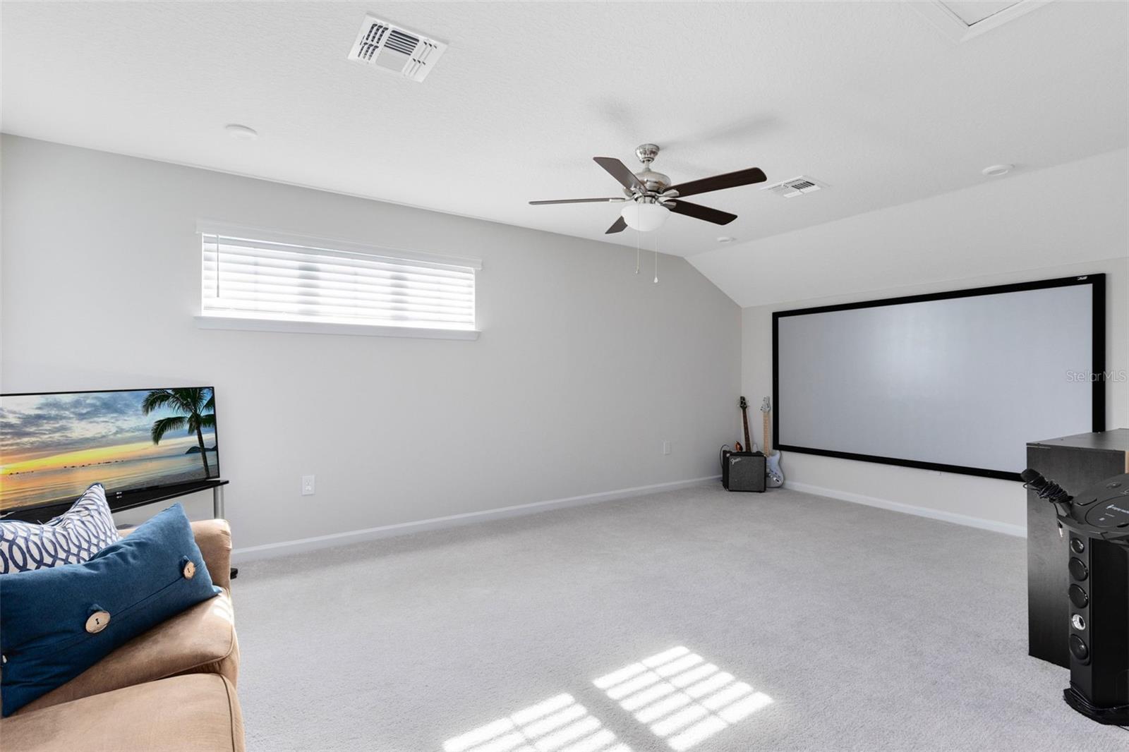 Image 19 of 28 For 373 Siesta Vista Court