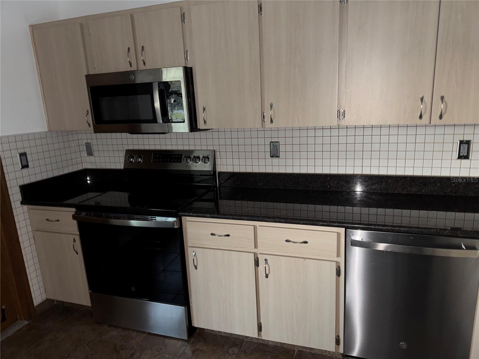 Image 11 of 37 For 1420 Flamingo Drive