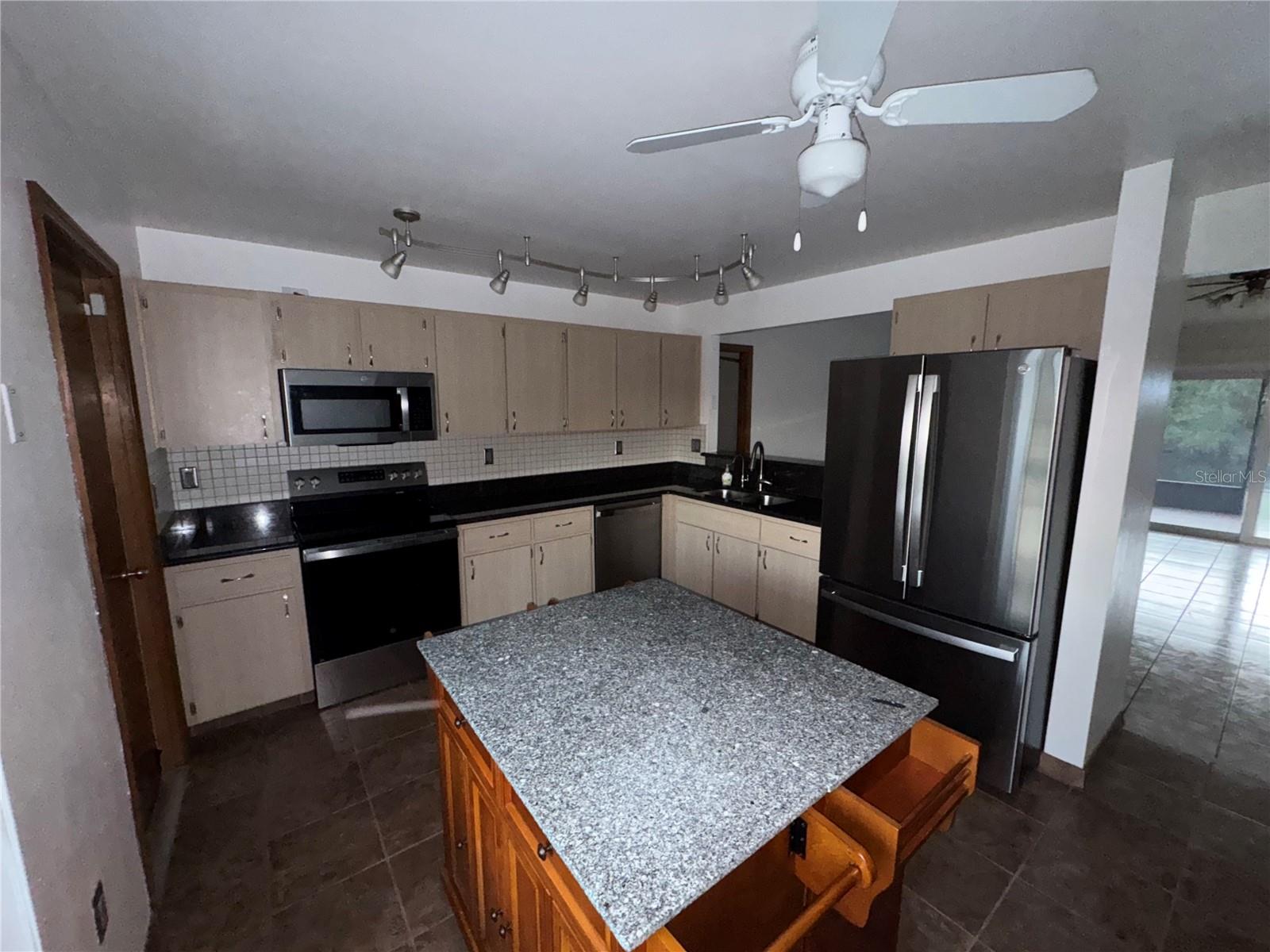 Image 8 of 37 For 1420 Flamingo Drive