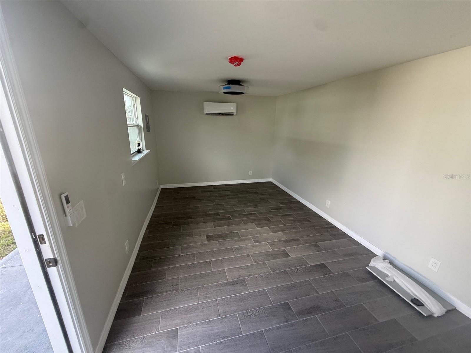 Image 11 of 13 For 514 Manhattan Drive