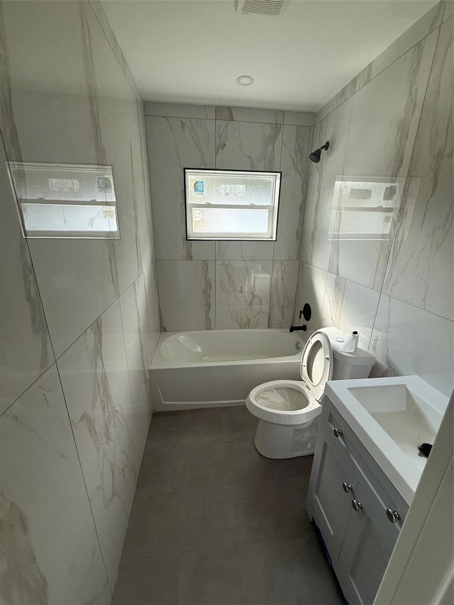 Image 4 of 13 For 514 Manhattan Drive