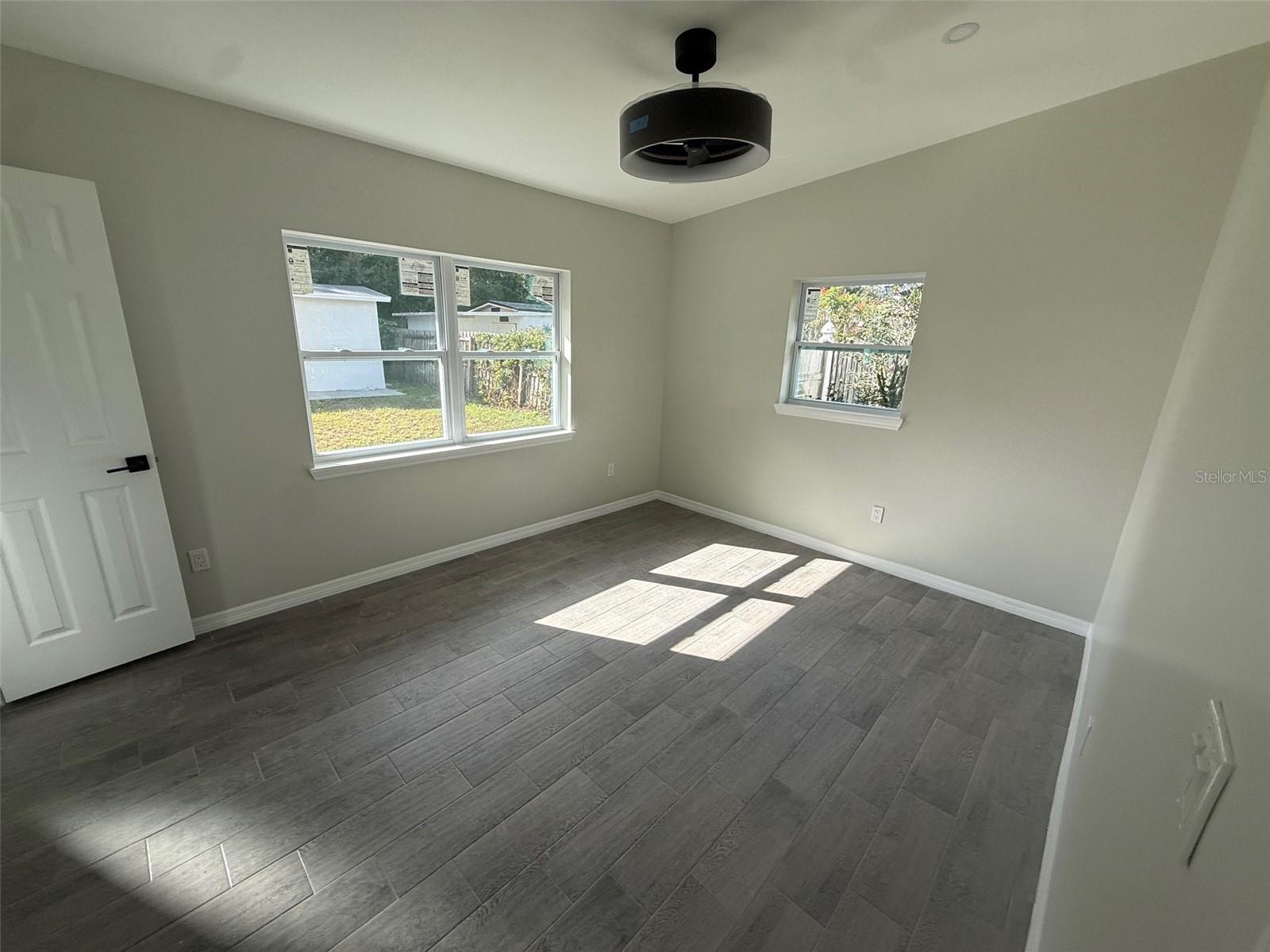 Image 7 of 13 For 514 Manhattan Drive