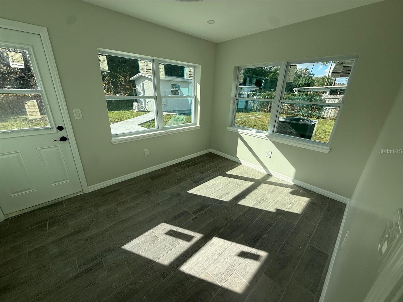 Image 9 of 13 For 514 Manhattan Drive