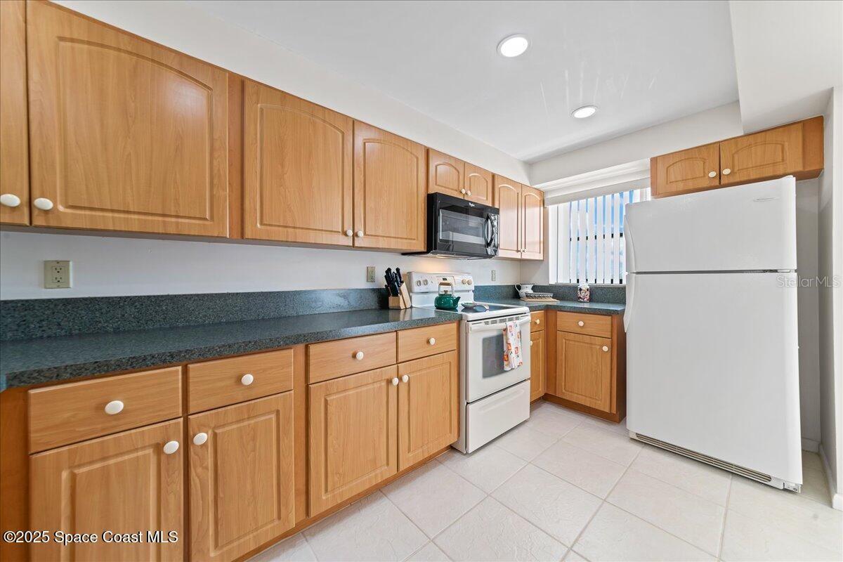 Image 7 of 35 For 2160 Highway A1a  202