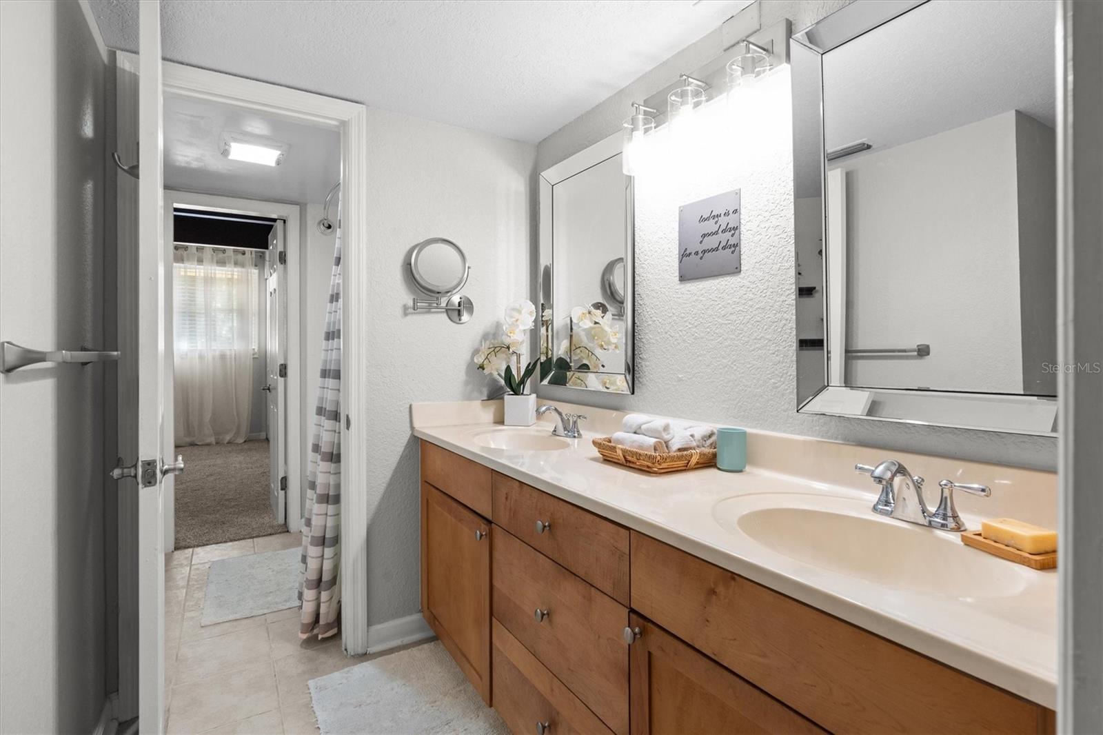 Image 14 of 39 For 784 Michigan Street 27