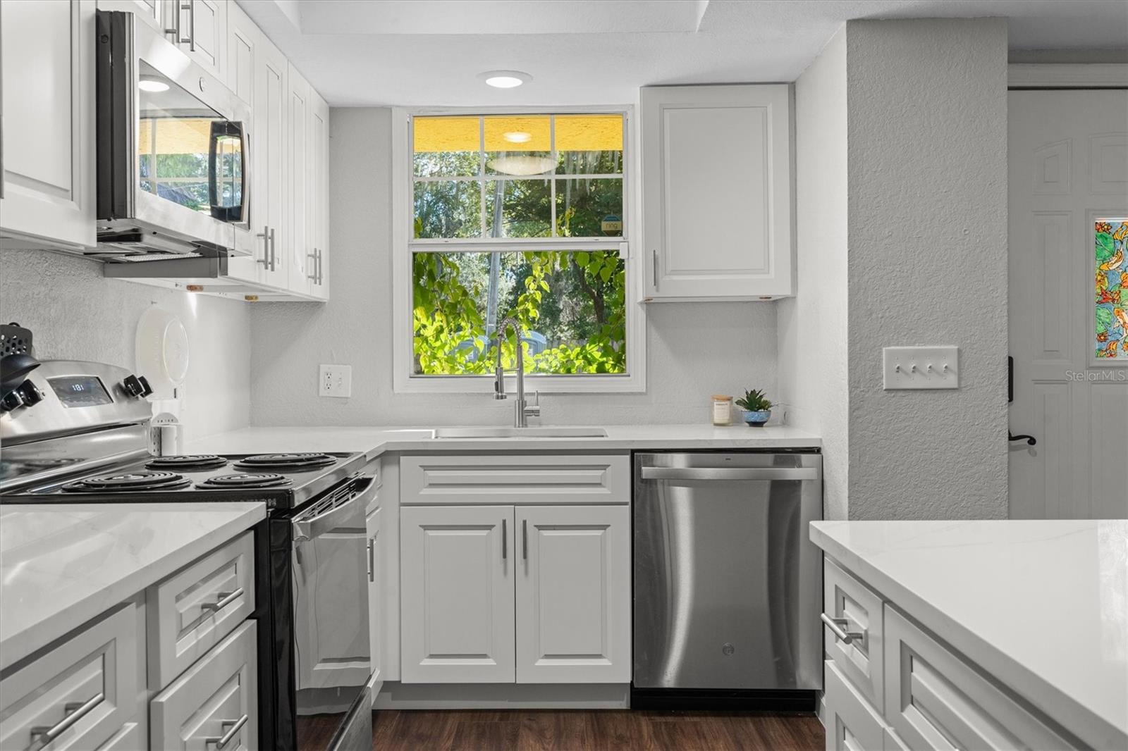 Image 5 of 39 For 784 Michigan Street 27