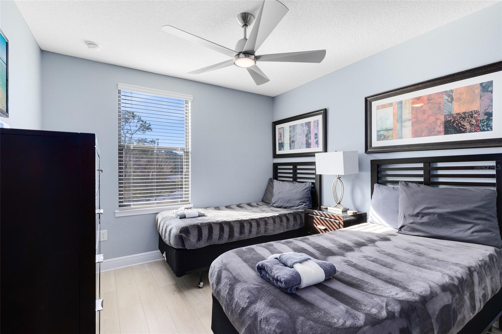 Image 28 of 40 For 8102 Roseville Road