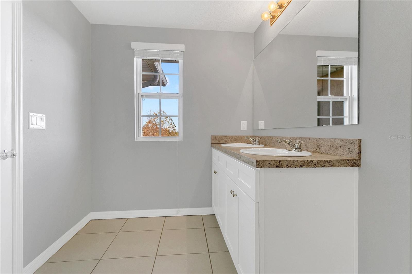 Image 16 of 35 For 1621 Reflection Cove