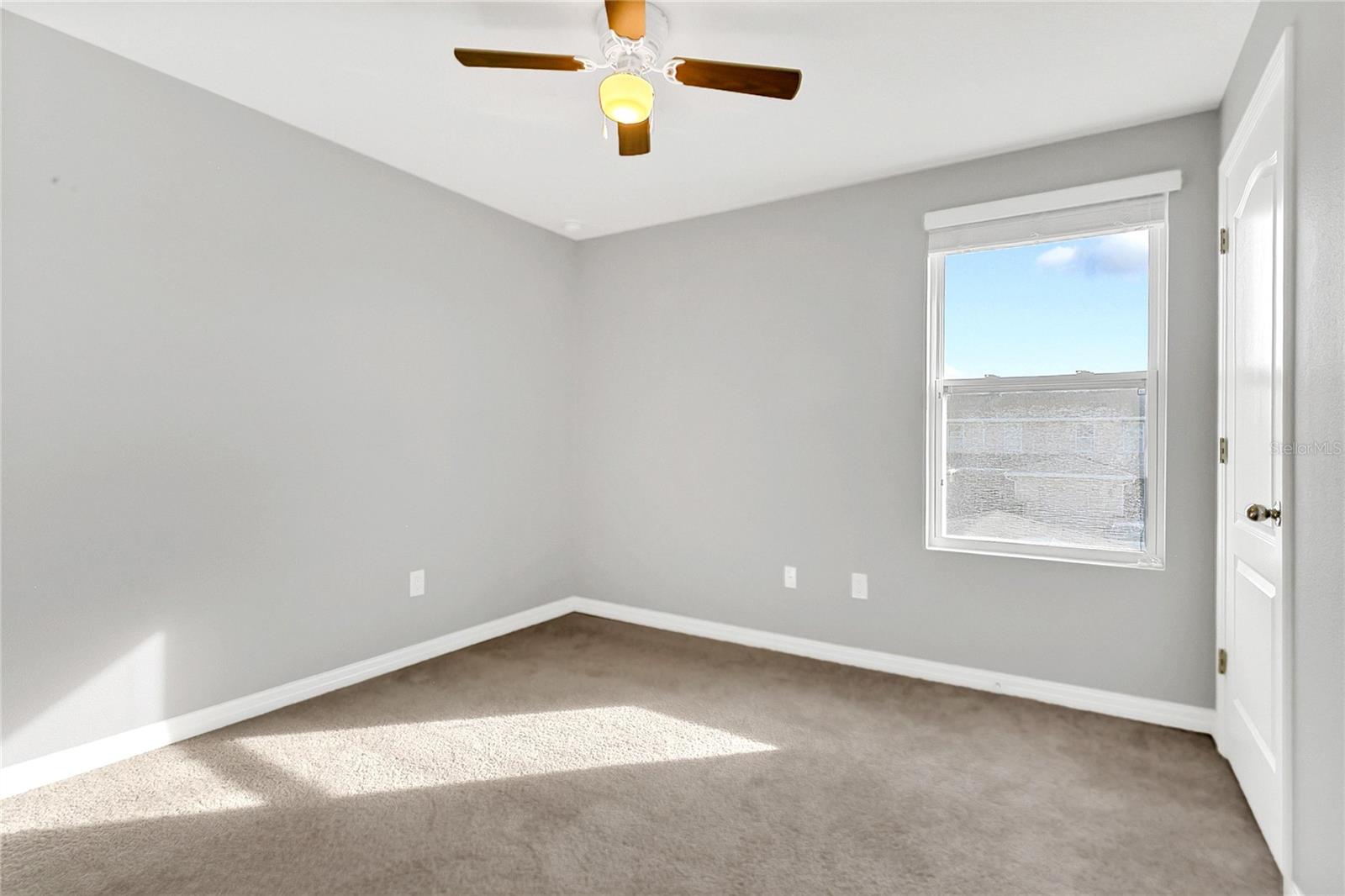 Image 18 of 35 For 1621 Reflection Cove