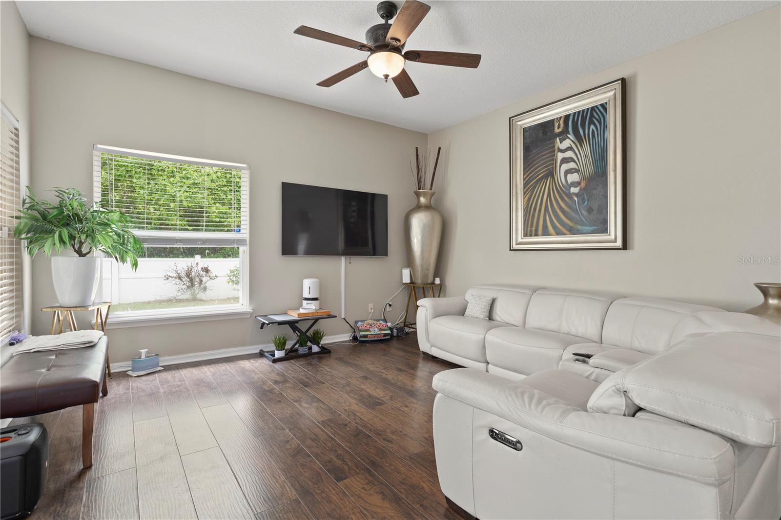 Image 15 of 33 For 548 Carey Way