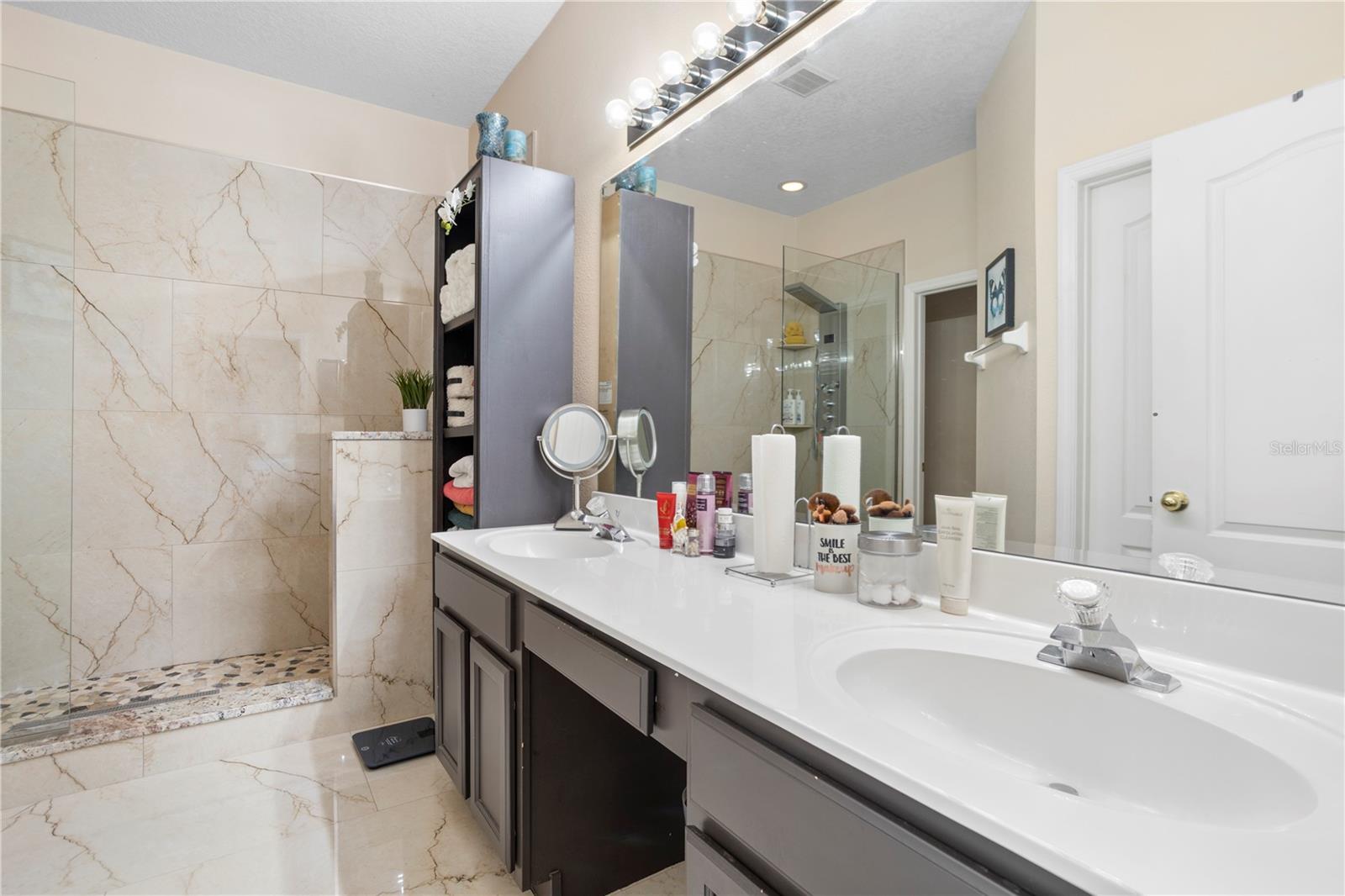 Image 17 of 33 For 548 Carey Way