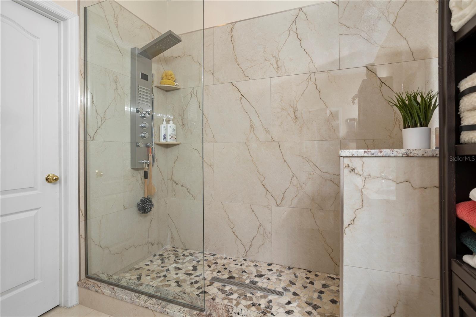 Image 19 of 33 For 548 Carey Way