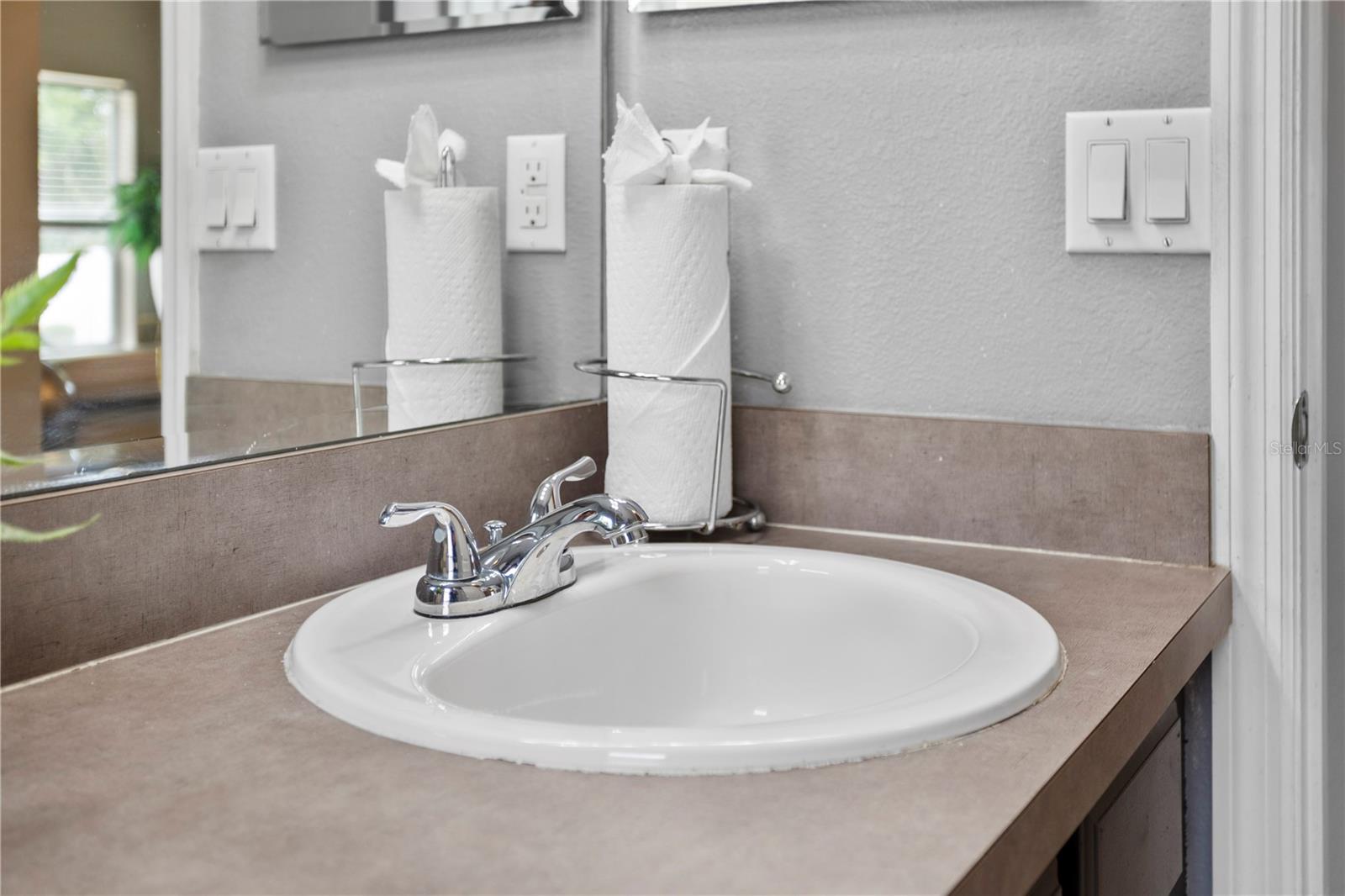 Image 23 of 33 For 548 Carey Way