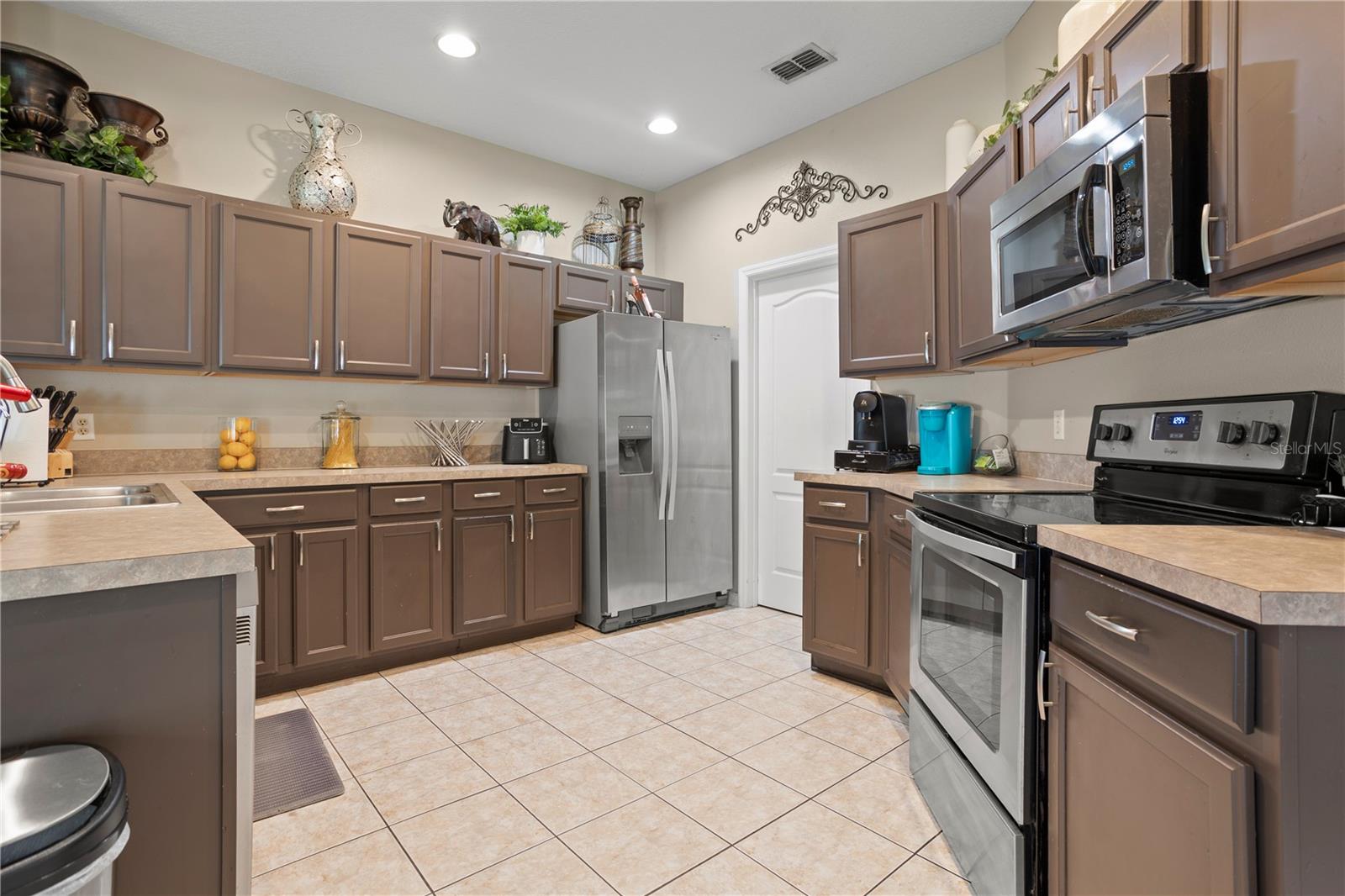 Image 8 of 33 For 548 Carey Way