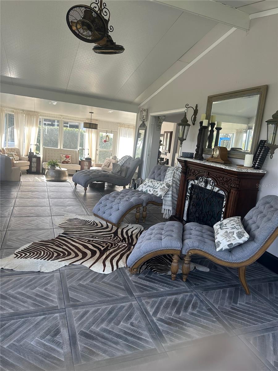 Image 3 of 27 For 747 Navigators Way