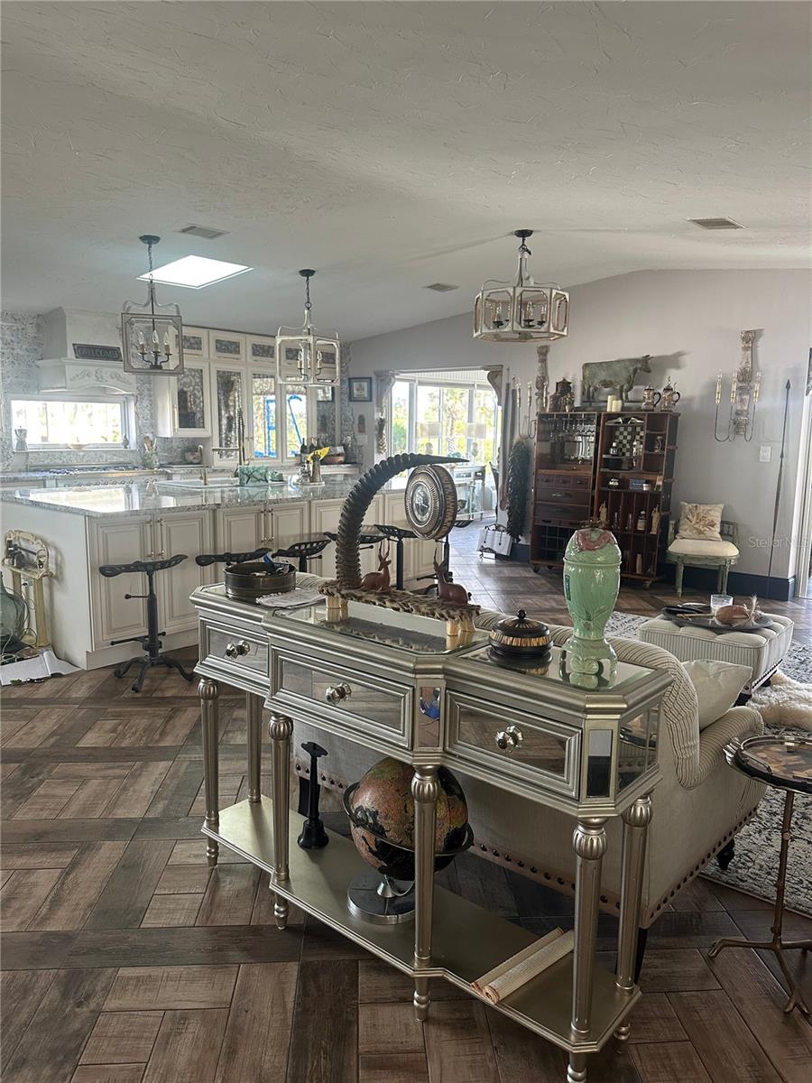 Image 9 of 27 For 747 Navigators Way