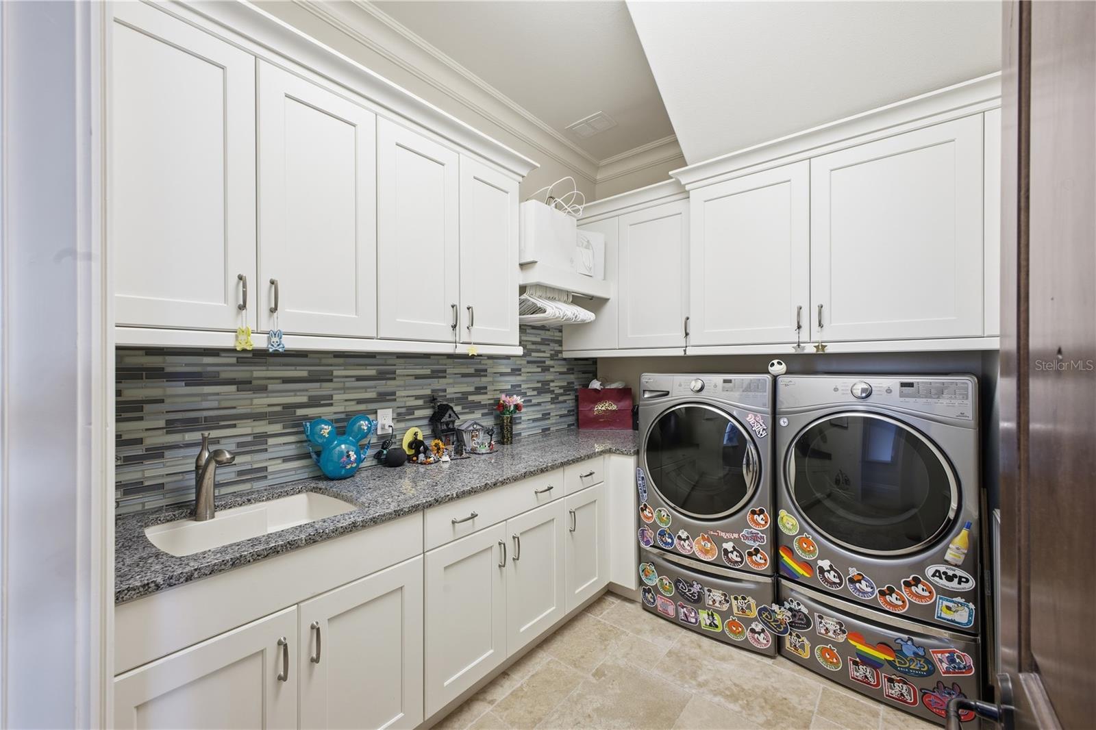 Image 36 of 68 For 10164 Carthay Drive