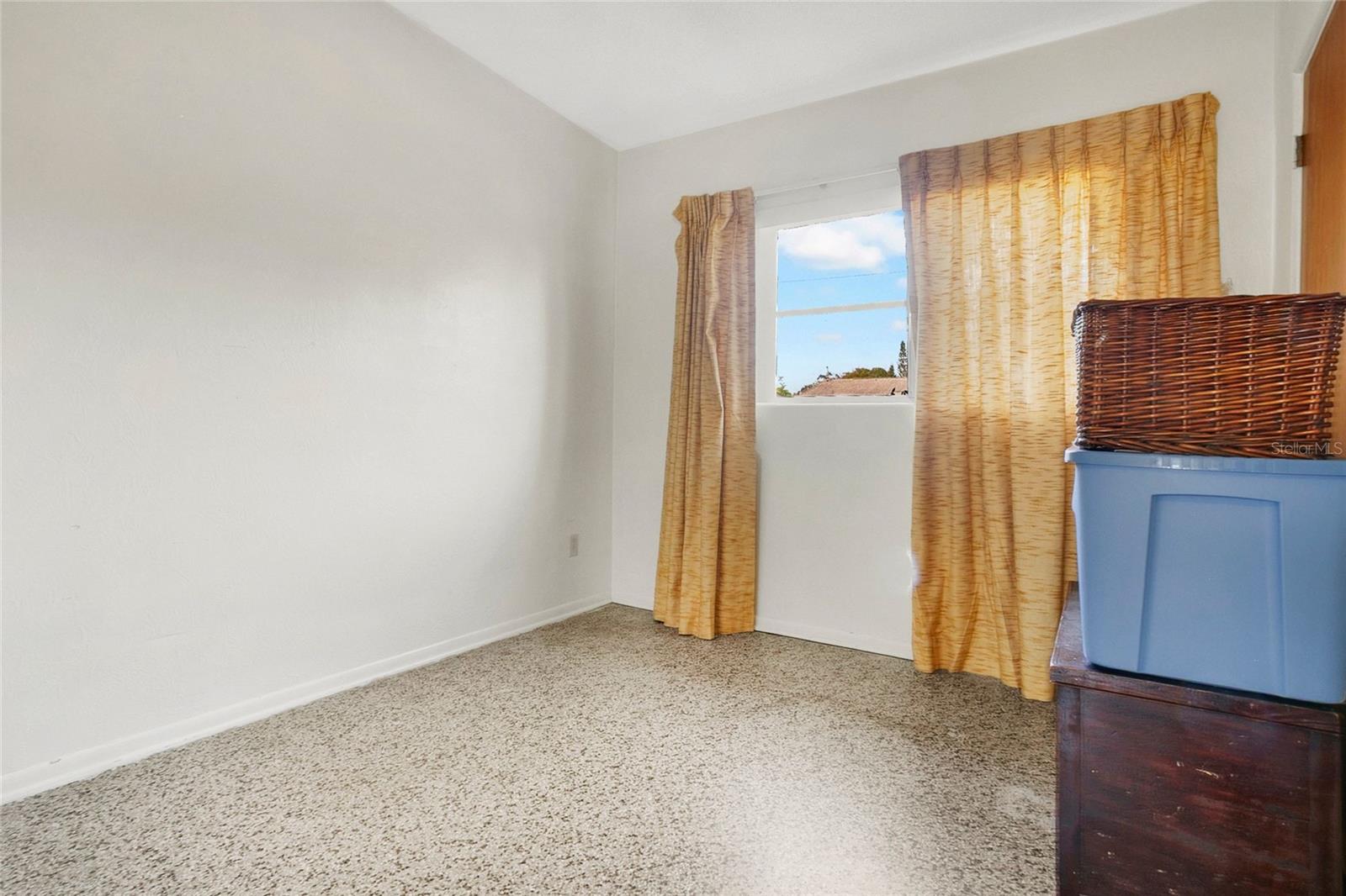 Image 19 of 33 For 306 Nanette Drive