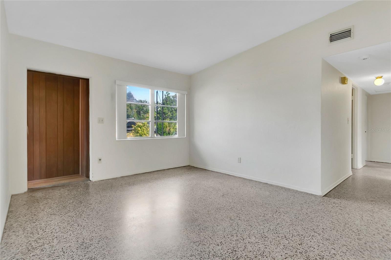 Image 5 of 33 For 306 Nanette Drive