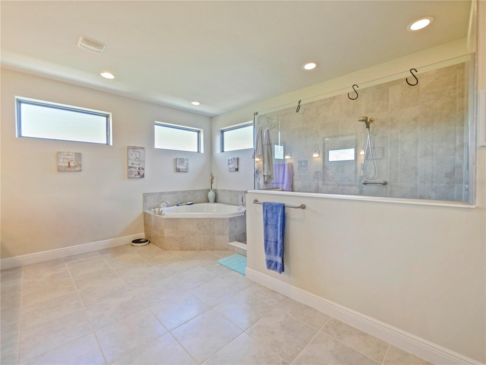 Image 43 of 64 For 10938 Savona Way