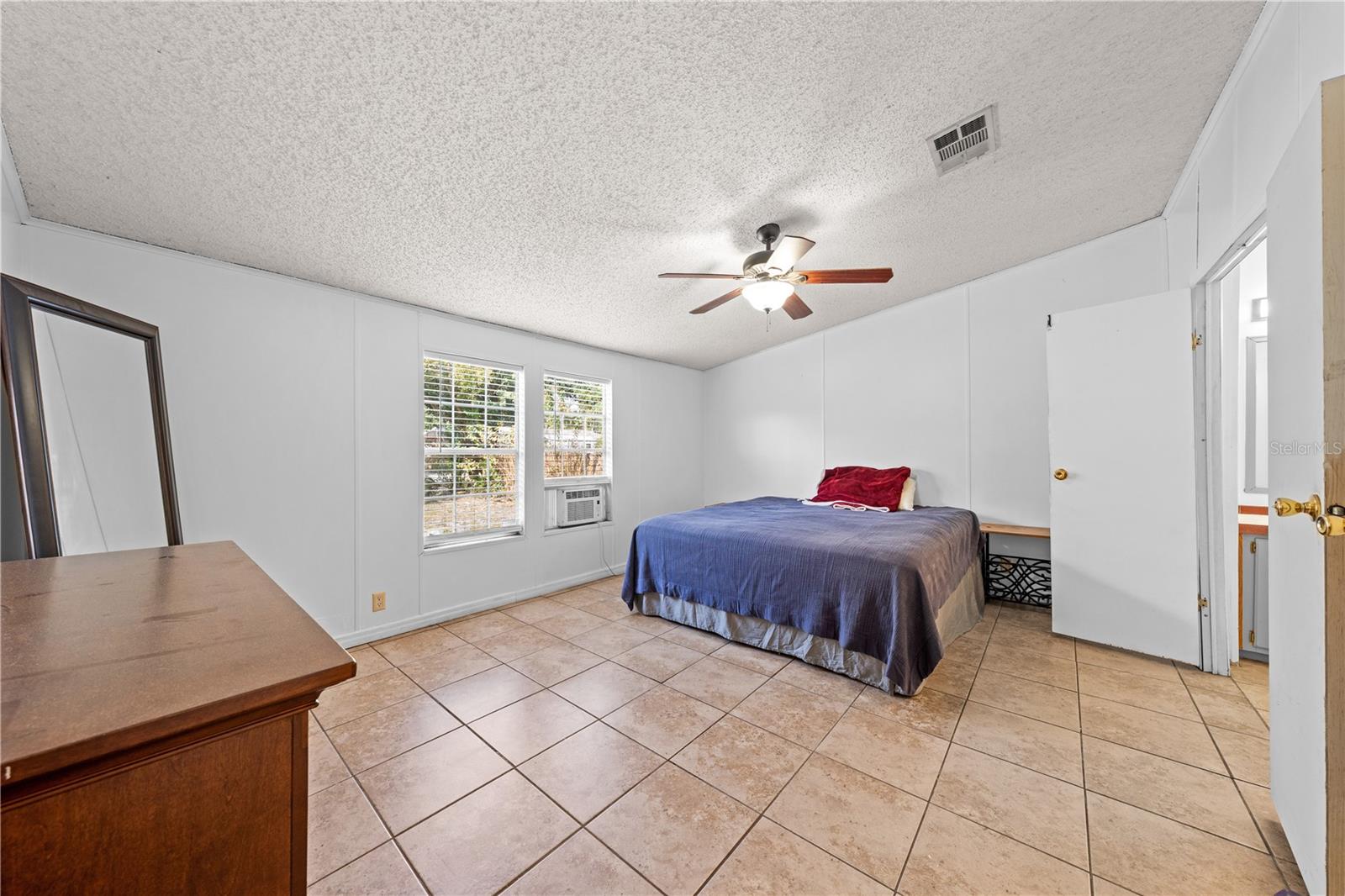 Image 20 of 51 For 2639 Liberty Boulevard