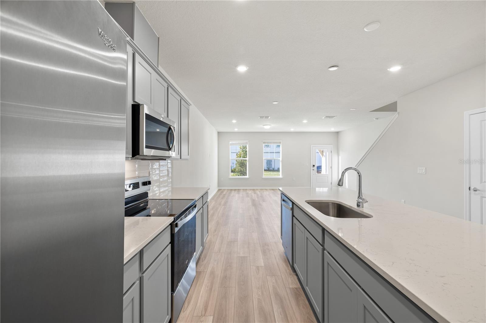 Image 12 of 37 For 6373 Breeze Filled Lane