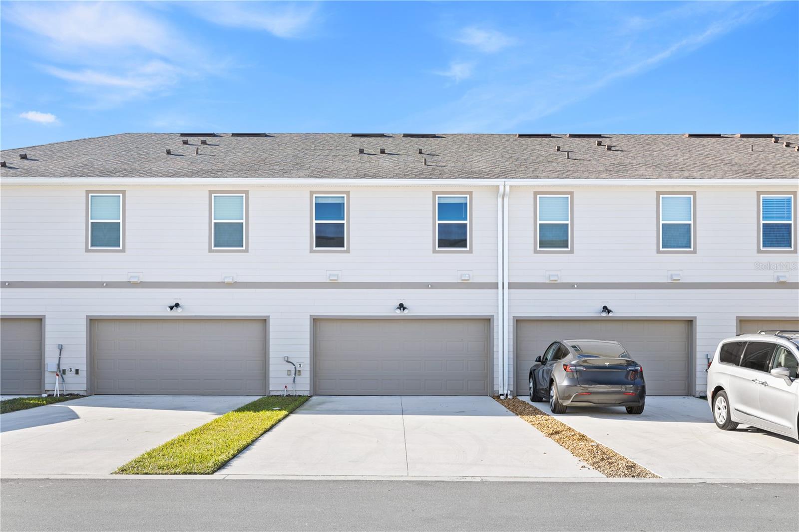 Image 30 of 37 For 6373 Breeze Filled Lane