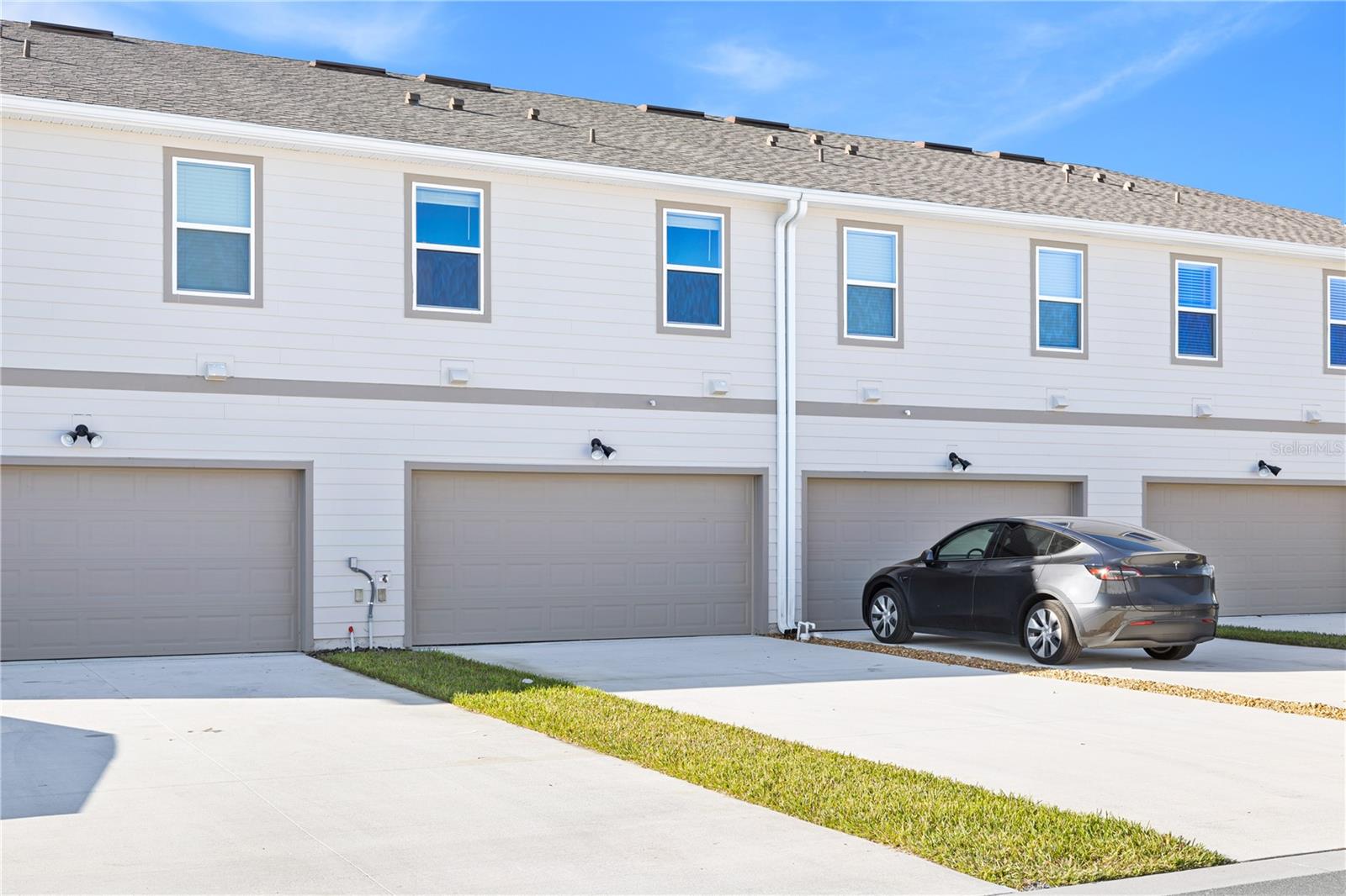 Image 31 of 37 For 6373 Breeze Filled Lane