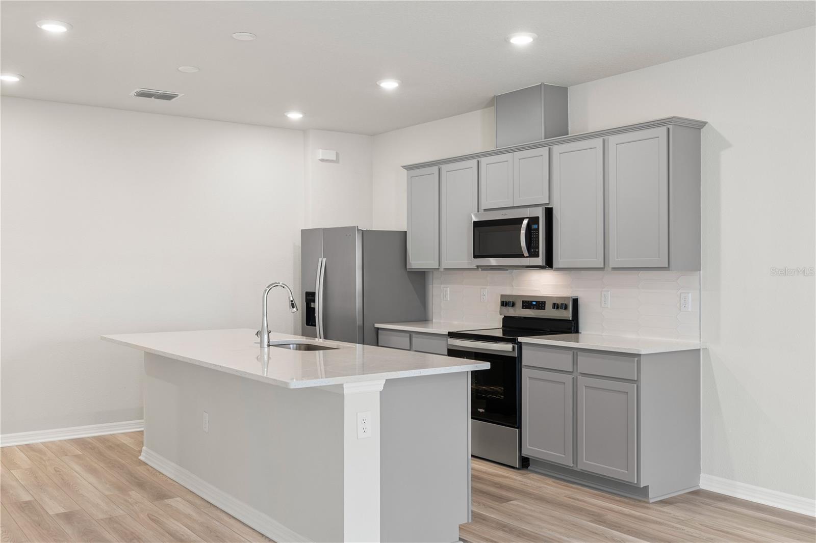 Image 7 of 37 For 6373 Breeze Filled Lane